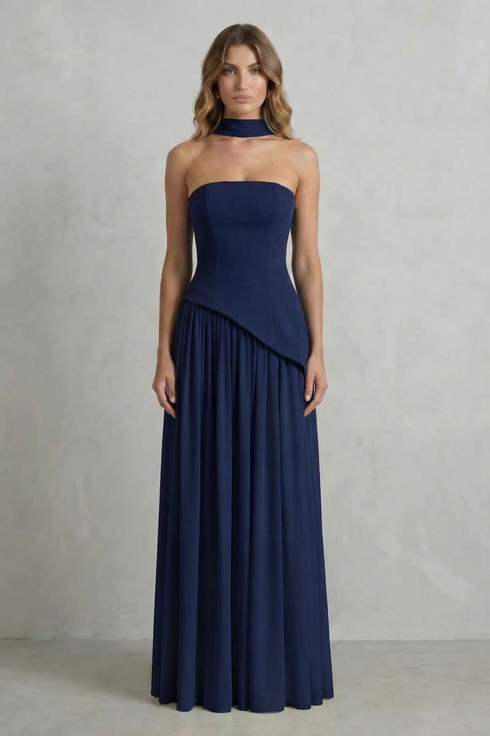 Celestara – Drapeado esculpido com fenda – Vestido longo tomara que caia