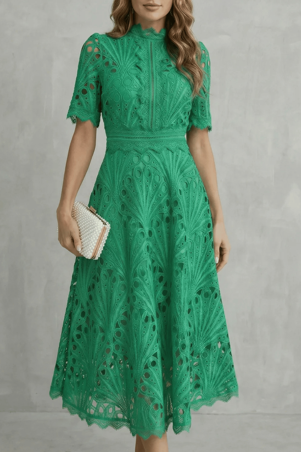 Charlisse – Refinamento em renda ornamental – Vestido midi gola alta