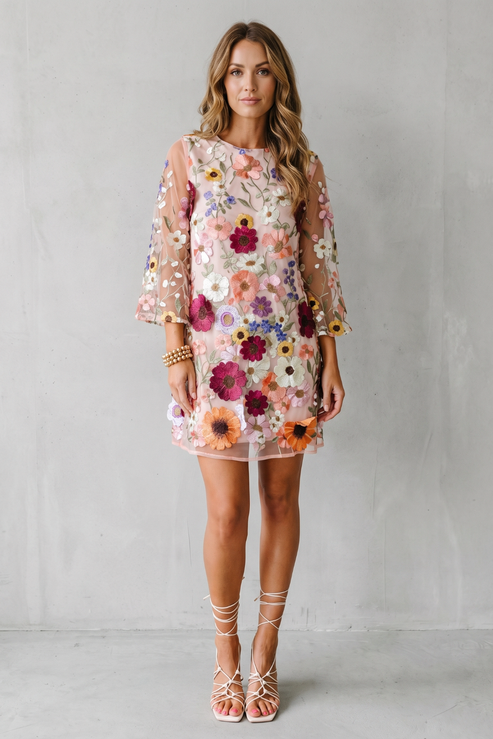 Dahlienne – Charme floral bordado – Vestido curto