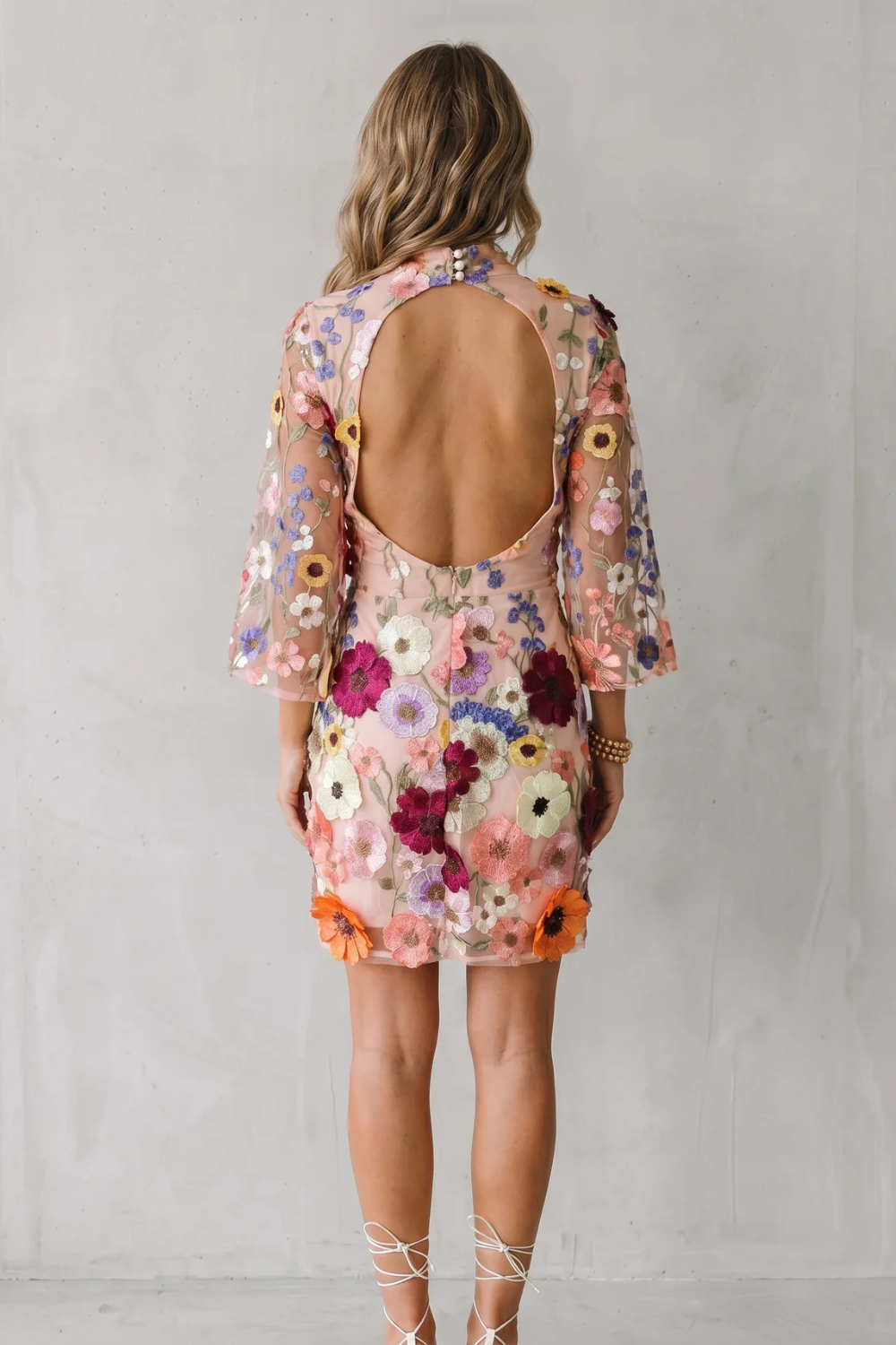 Dahlienne – Charme floral bordado – Vestido curto