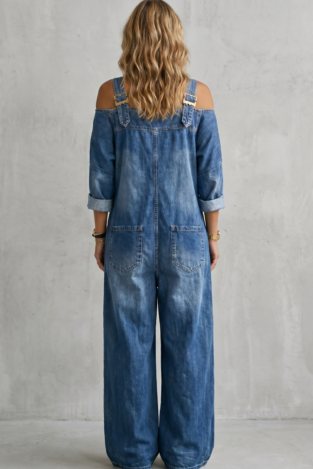 Denimora – Charme utilitário off-shoulder – Macacão de perna larga