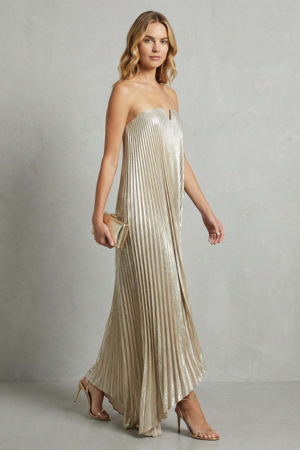 Élodie – Fluidez plissada luminosa – Vestido longo tomara que caia metálico