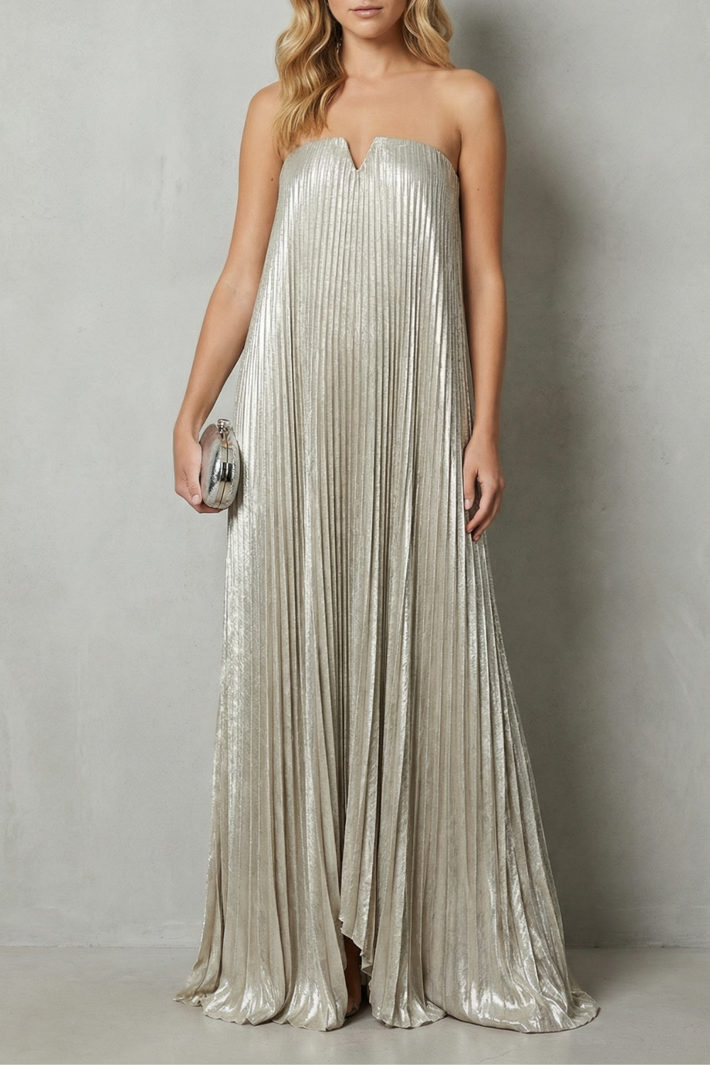 Élodie – Fluidez plissada luminosa – Vestido longo tomara que caia metálico
