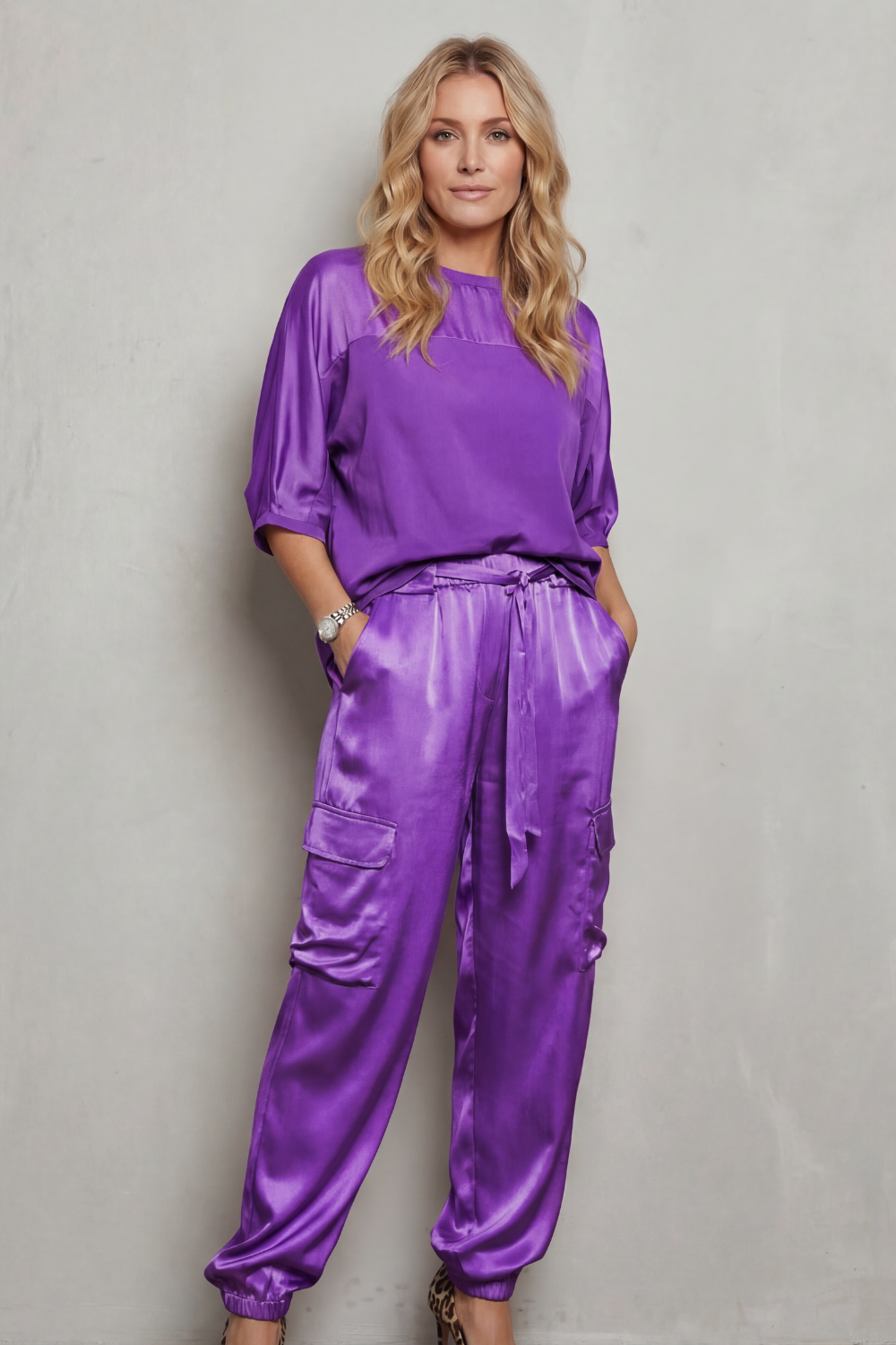Finley – Conjunto Lounge de Cetim com Bolsos Cargo