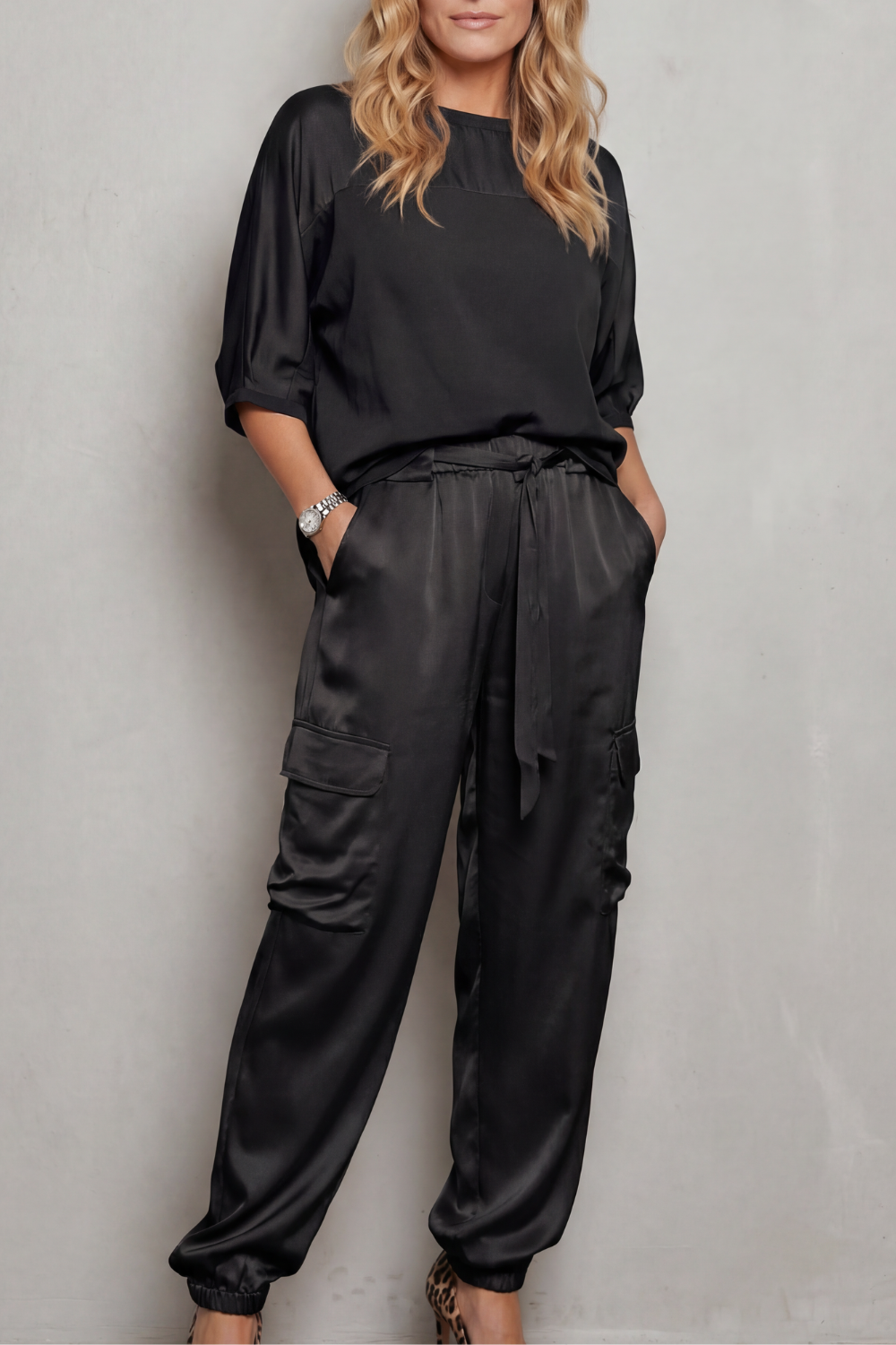 Finley – Conjunto Lounge de Cetim com Bolsos Cargo