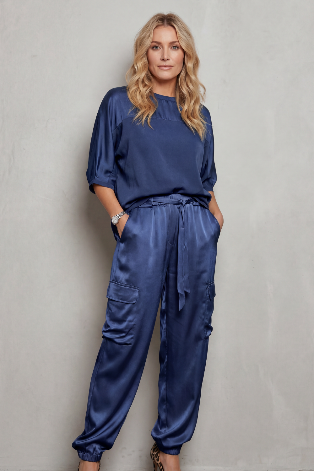 Finley – Conjunto Lounge de Cetim com Bolsos Cargo
