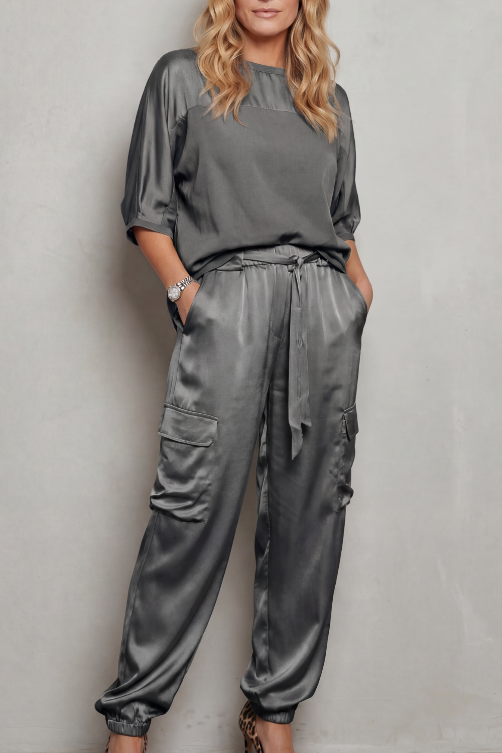 Finley – Conjunto Lounge de Cetim com Bolsos Cargo