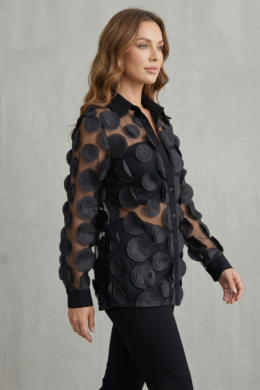 Floréline – Design com apliques florais transparentes – Blusa de tule