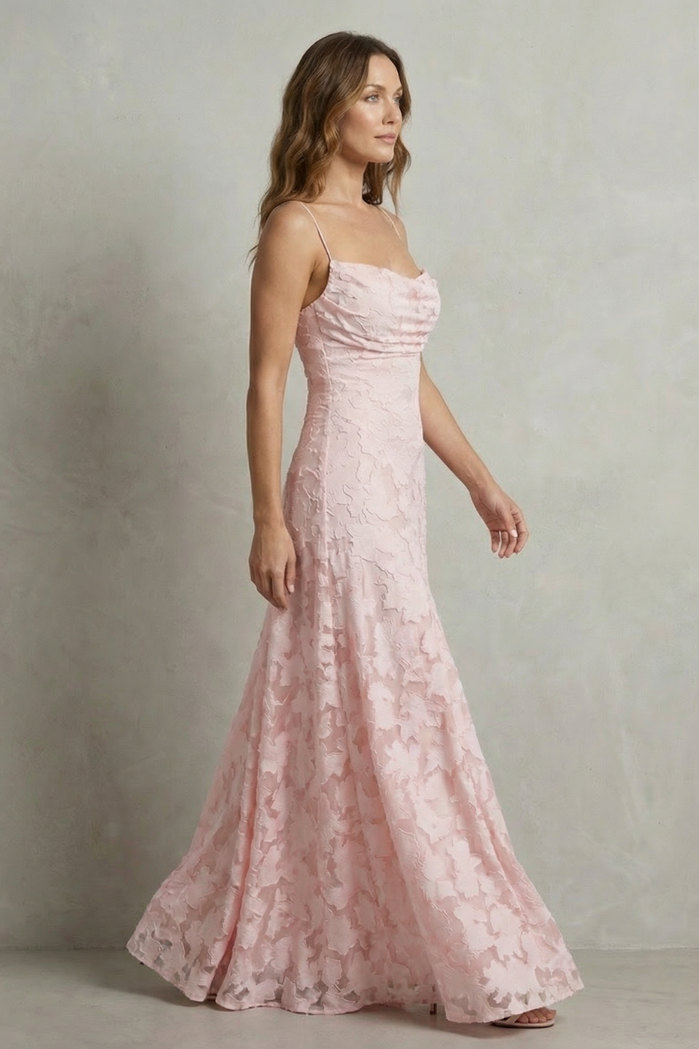 Florielle – Silhueta floral romântica – Vestido longo sem mangas