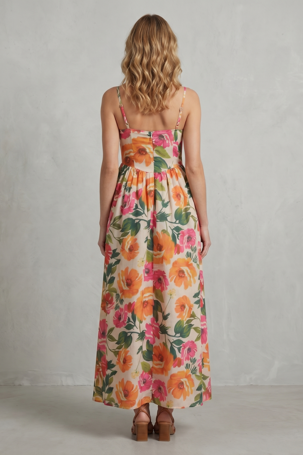 Florielle – Vestido midi floral com decote quadrado