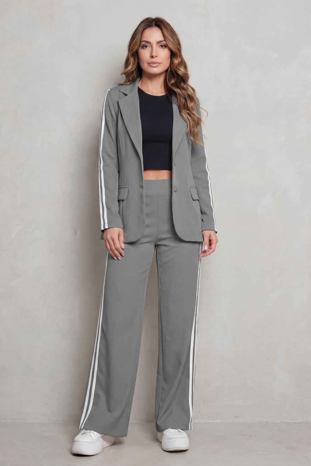 Ishie – Detalhes de listras – Conjunto esportivo elegante