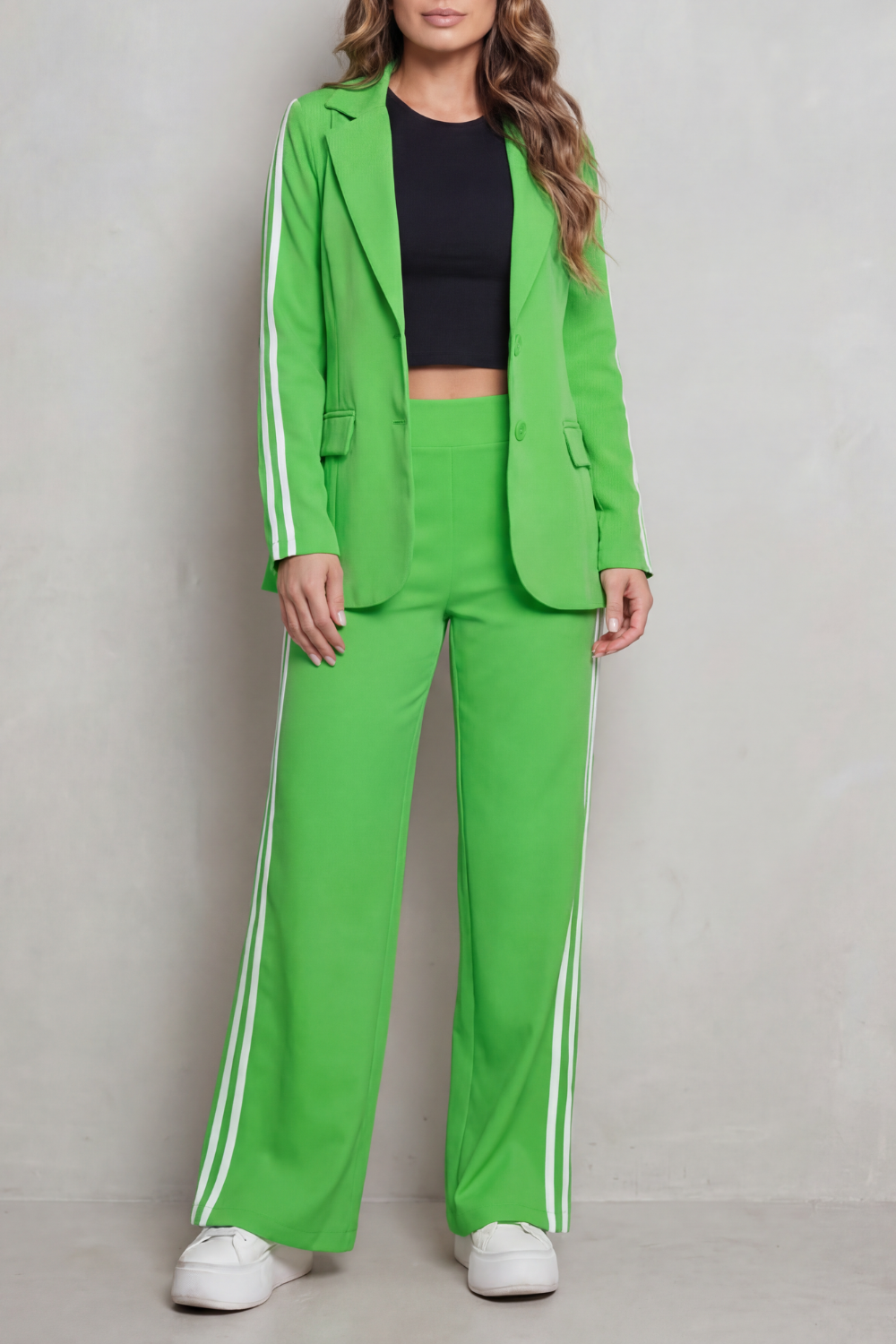 Ishie – Detalhes de listras – Conjunto esportivo elegante