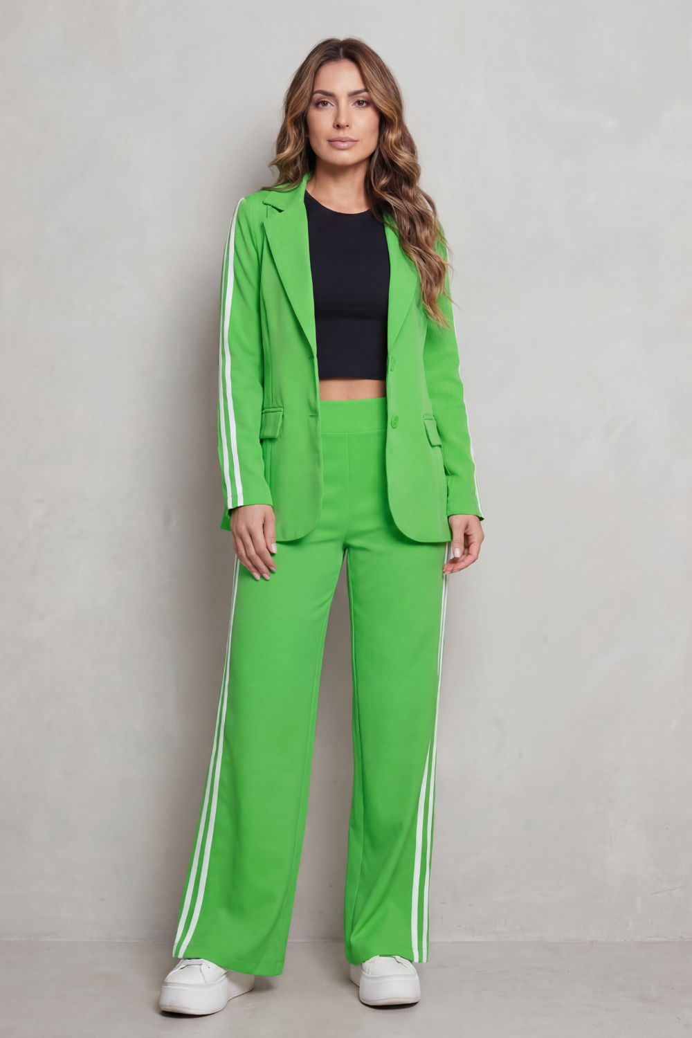 Ishie – Detalhes de listras – Conjunto esportivo elegante