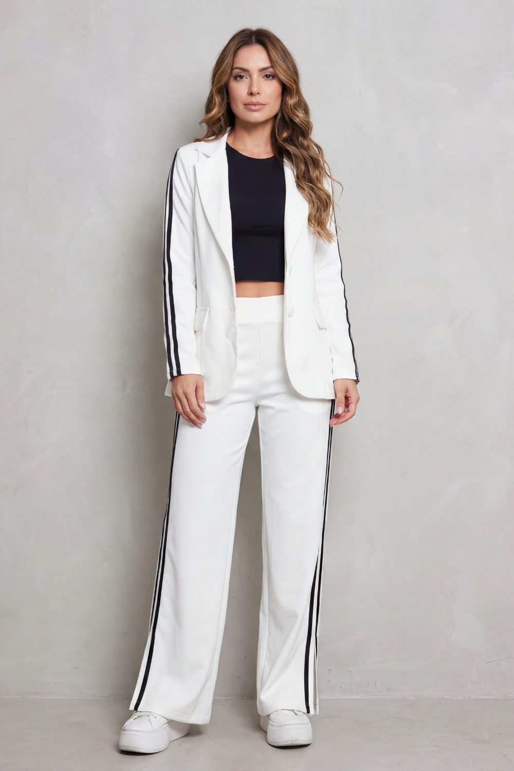 Ishie – Detalhes de listras – Conjunto esportivo elegante