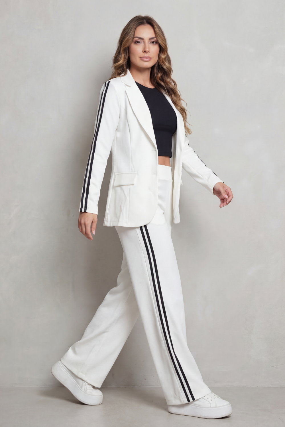 Ishie – Detalhes de listras – Conjunto esportivo elegante