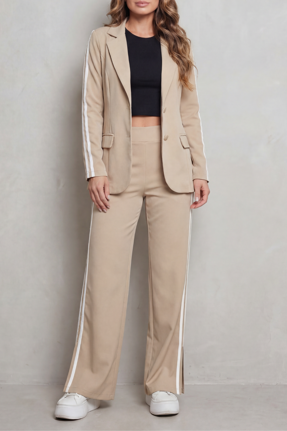 Ishie – Detalhes de listras – Conjunto esportivo elegante