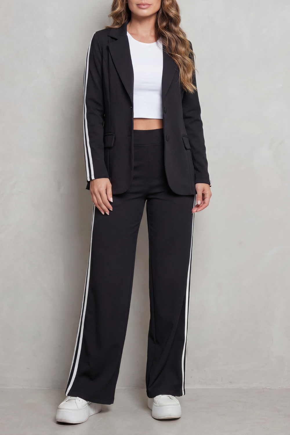 Ishie – Detalhes de listras – Conjunto esportivo elegante