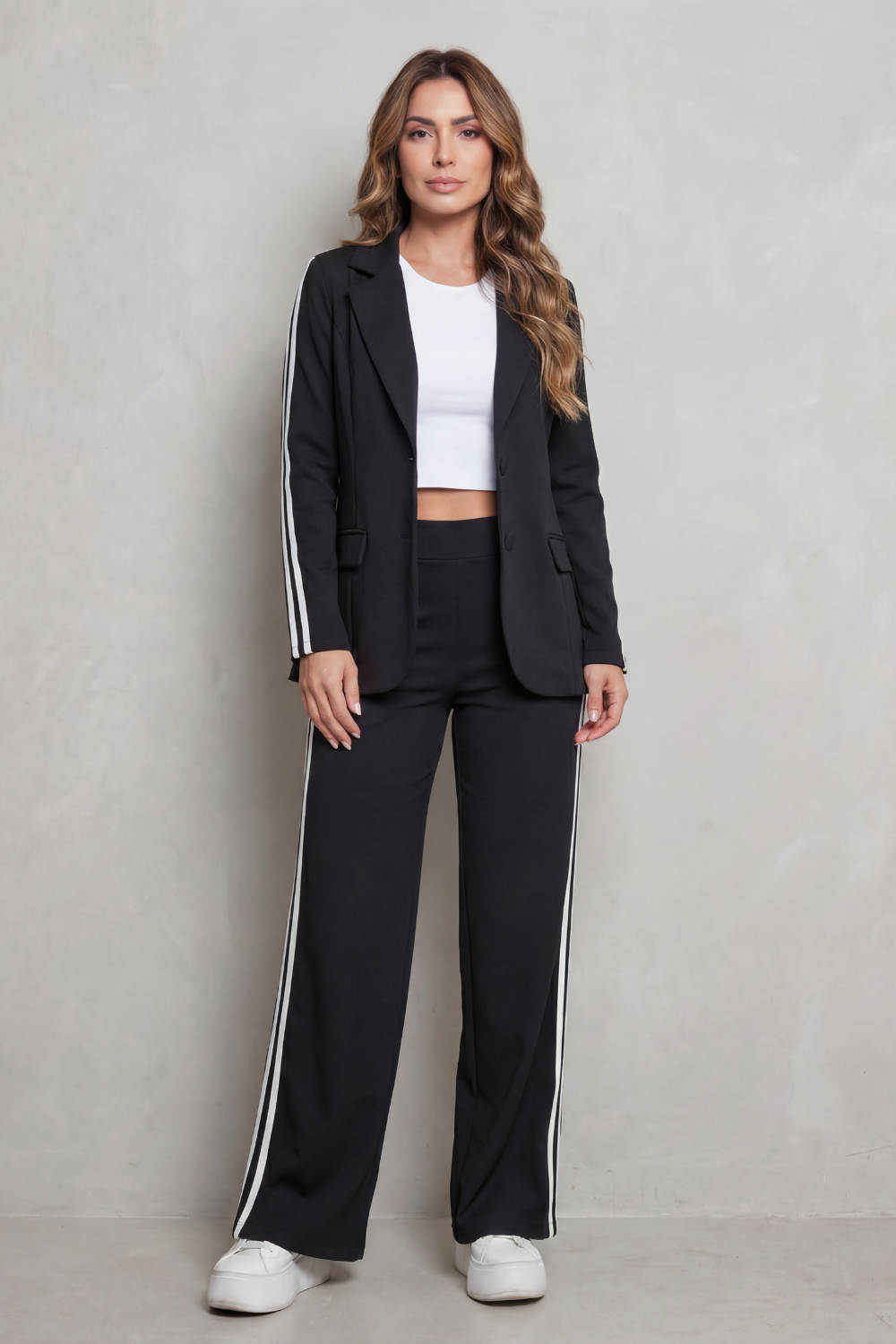 Ishie – Detalhes de listras – Conjunto esportivo elegante