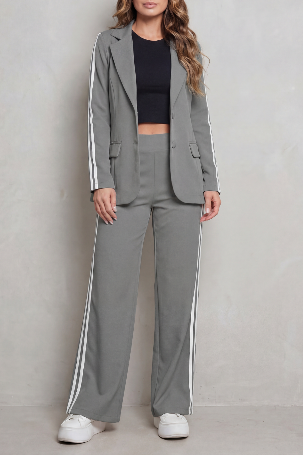 Ishie – Detalhes de listras – Conjunto esportivo elegante