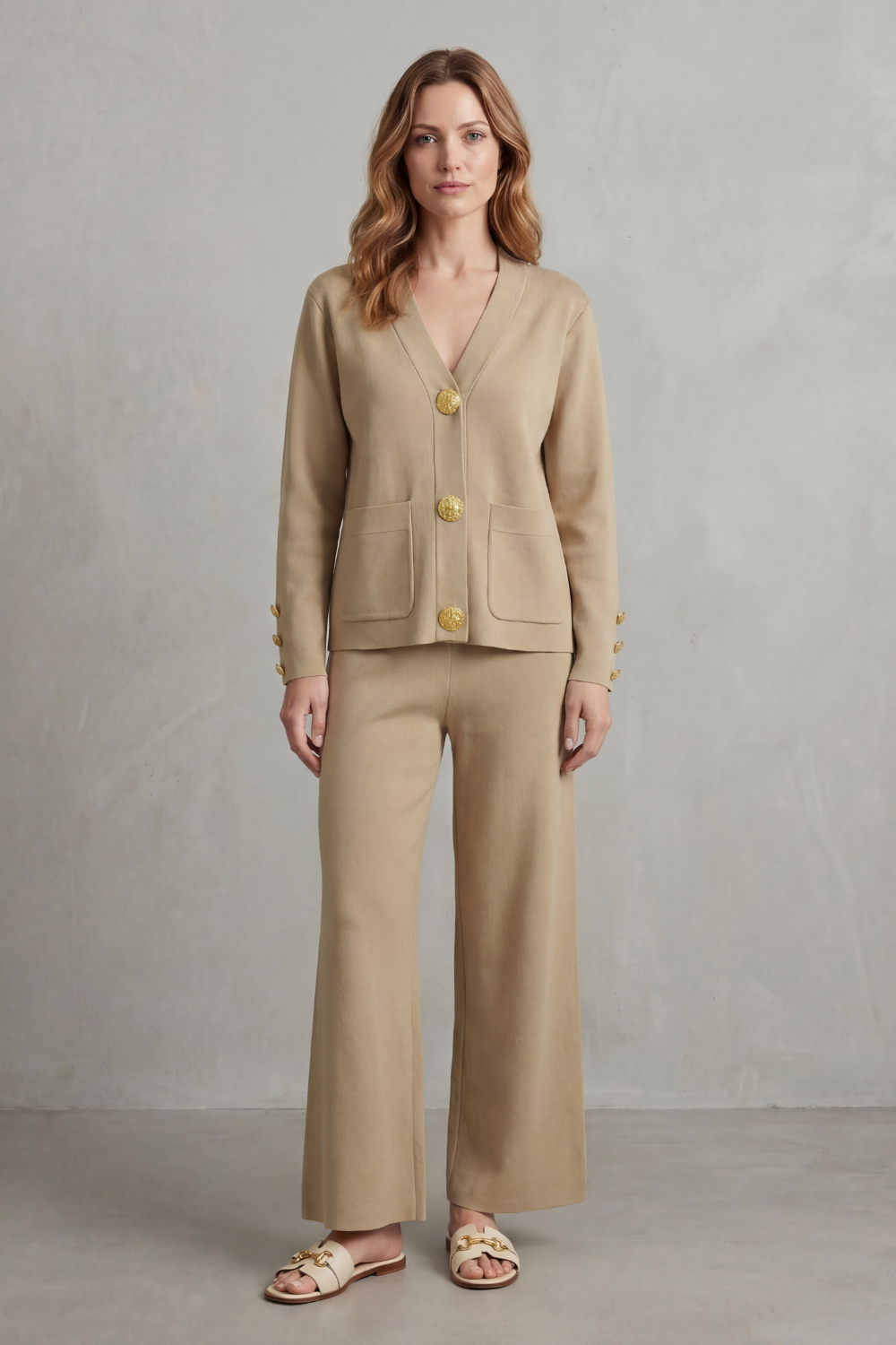 Livia – Detalhe de botões dourados – Conjunto loungewear abotoado