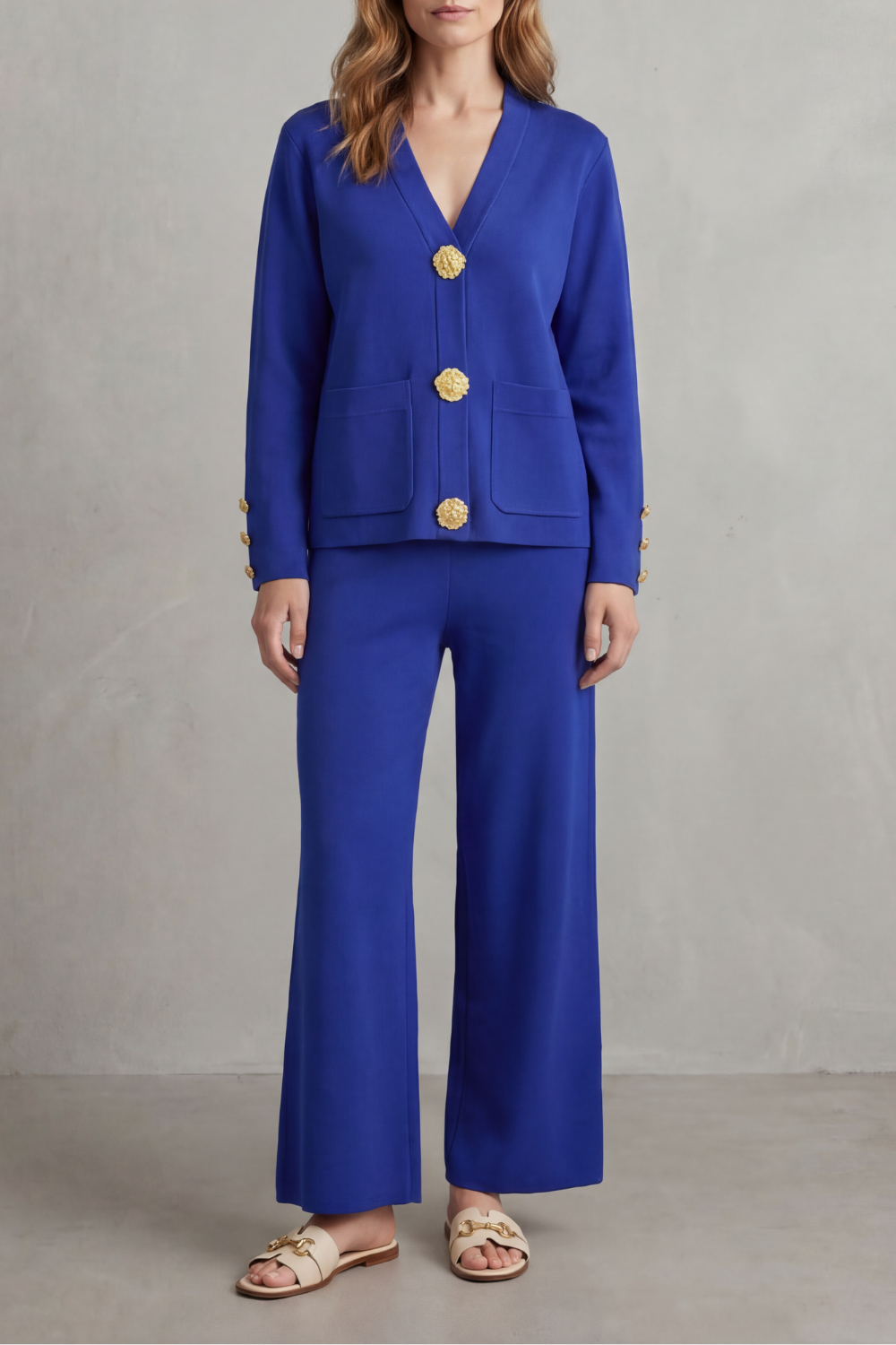 Livia – Detalhe de botões dourados – Conjunto loungewear abotoado