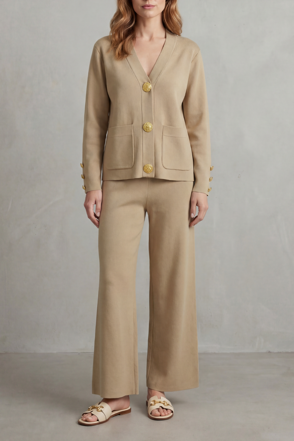 Livia – Detalhe de botões dourados – Conjunto loungewear abotoado