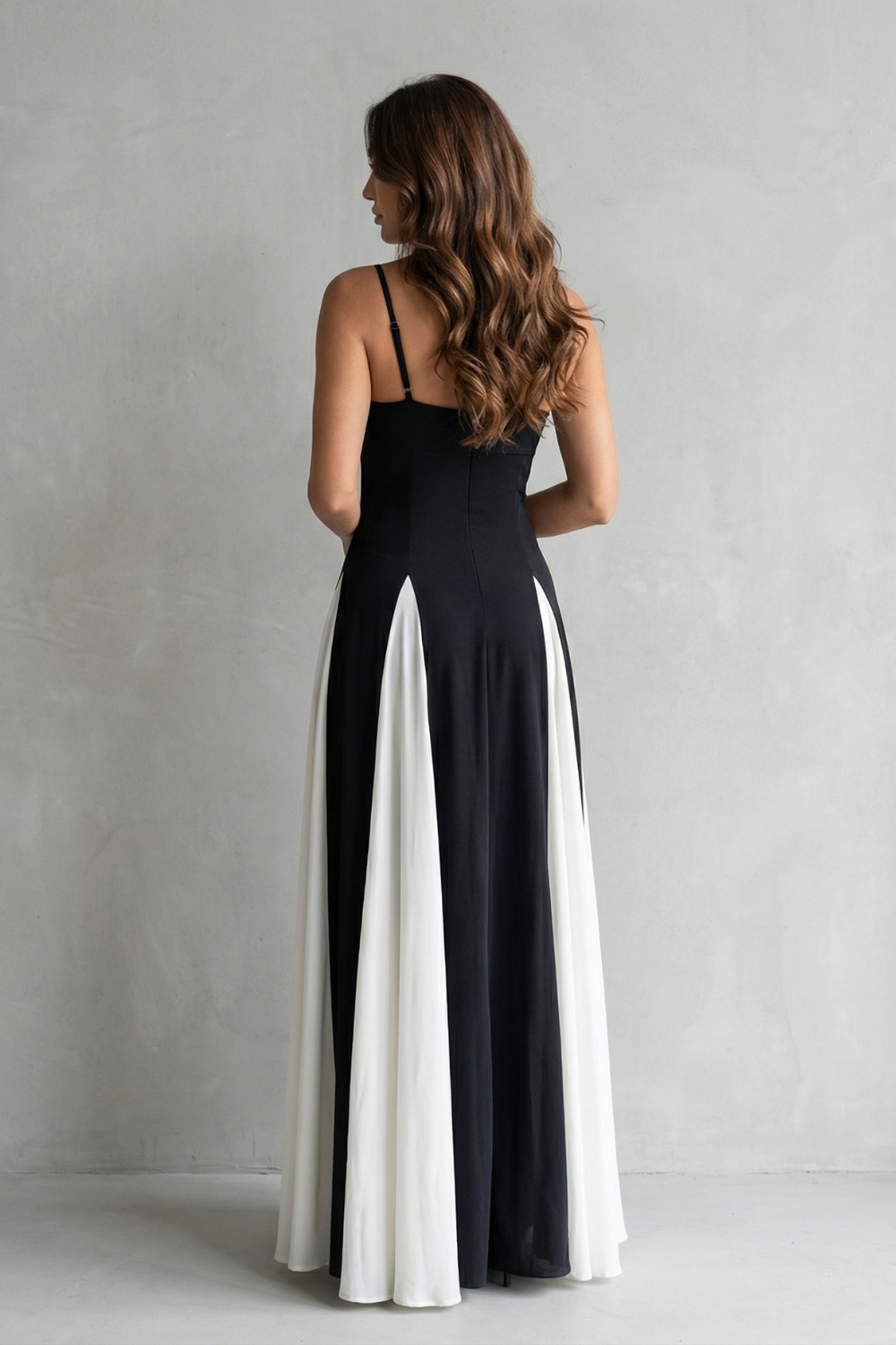 Lovie – Contraste Moderno – Vestido Longo Elegante Feminino