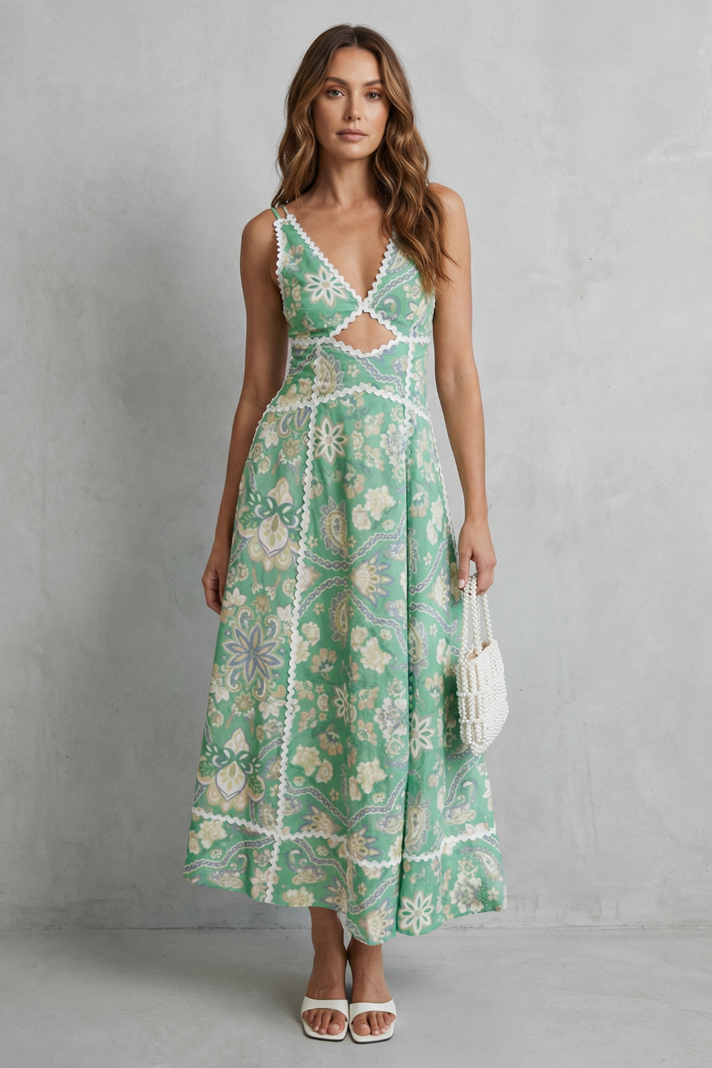Luminara – Elegância artística com recortes – Vestido longo