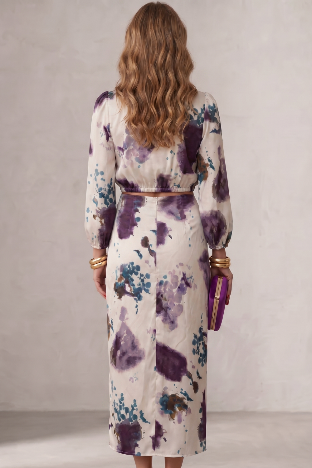 Violetta – Elegância floral em aquarela – Conjunto de blusa e saia