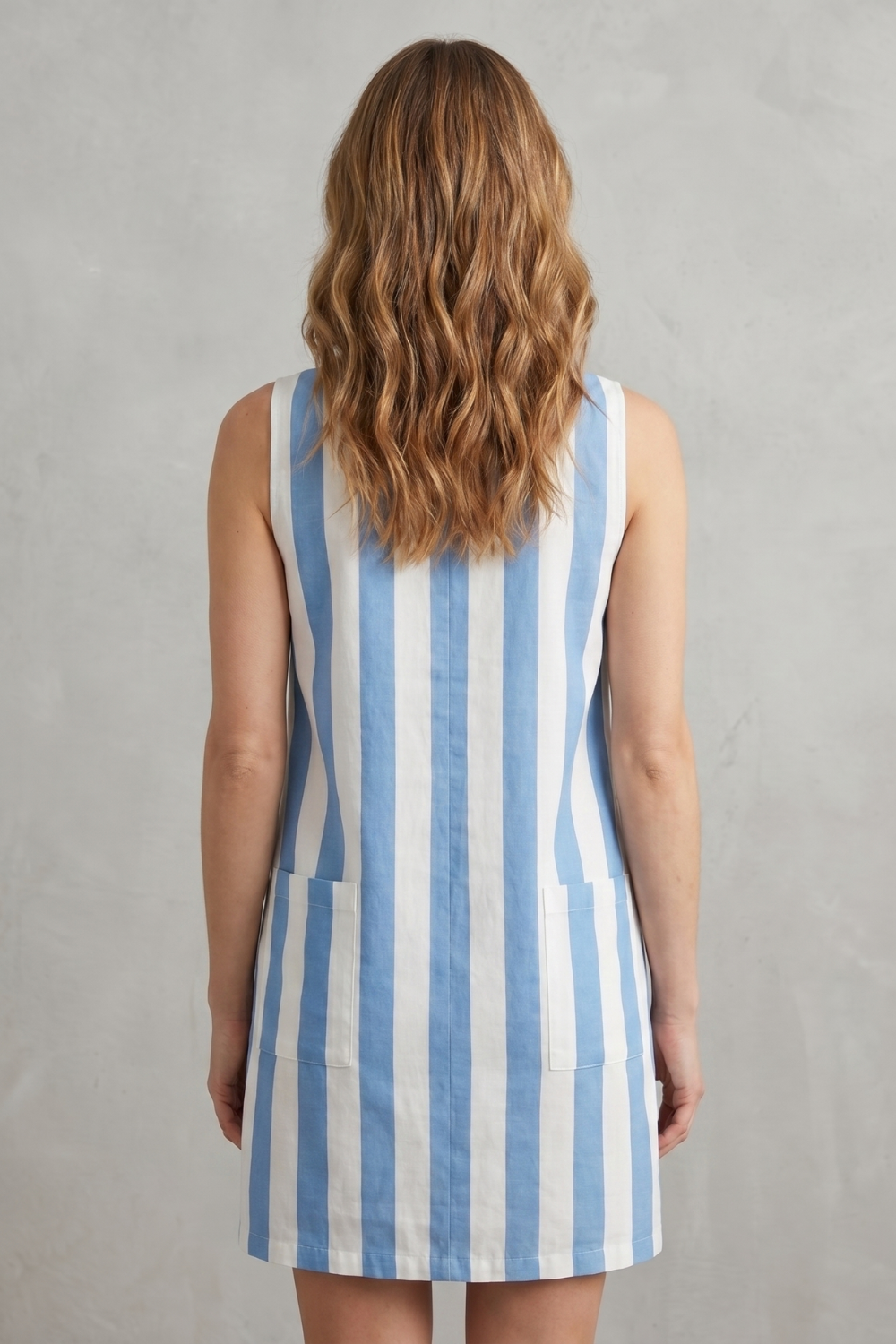 Marivelle – Charme listrado monocromático – Vestido curto