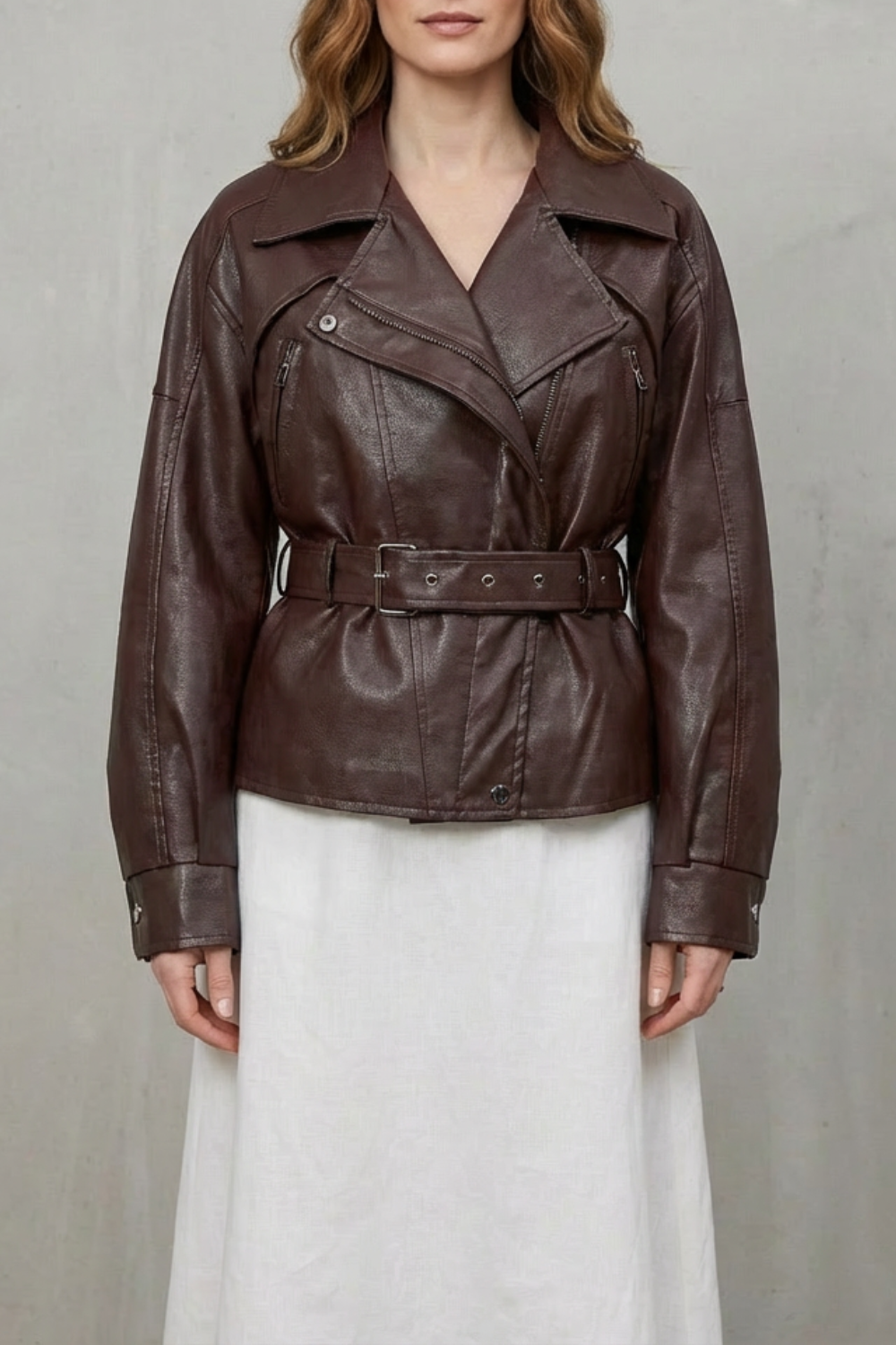 Mirella – Blazer Transpassado em Couro Sintético – Jaqueta Moderna e Estruturada
