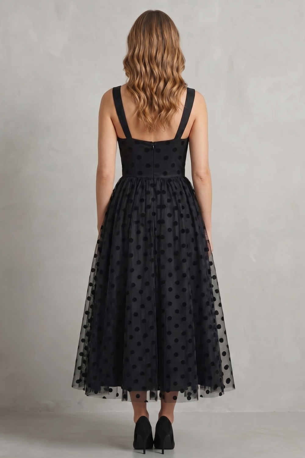 Noirabelle – Elegância em tule com poás – Vestido midi