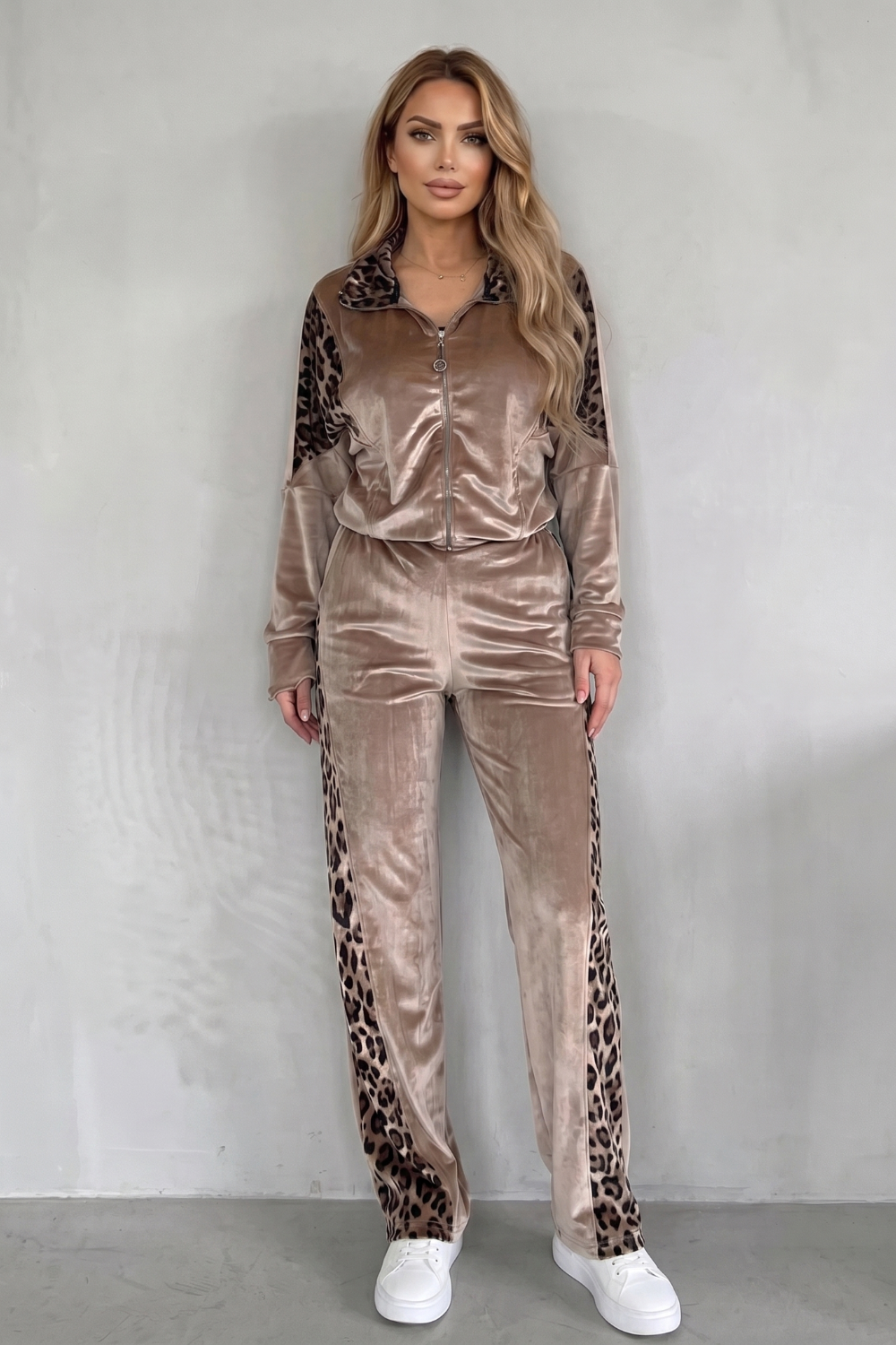 Noirelle – Conjunto atlético três peças com contraste de estampa de oncinha
