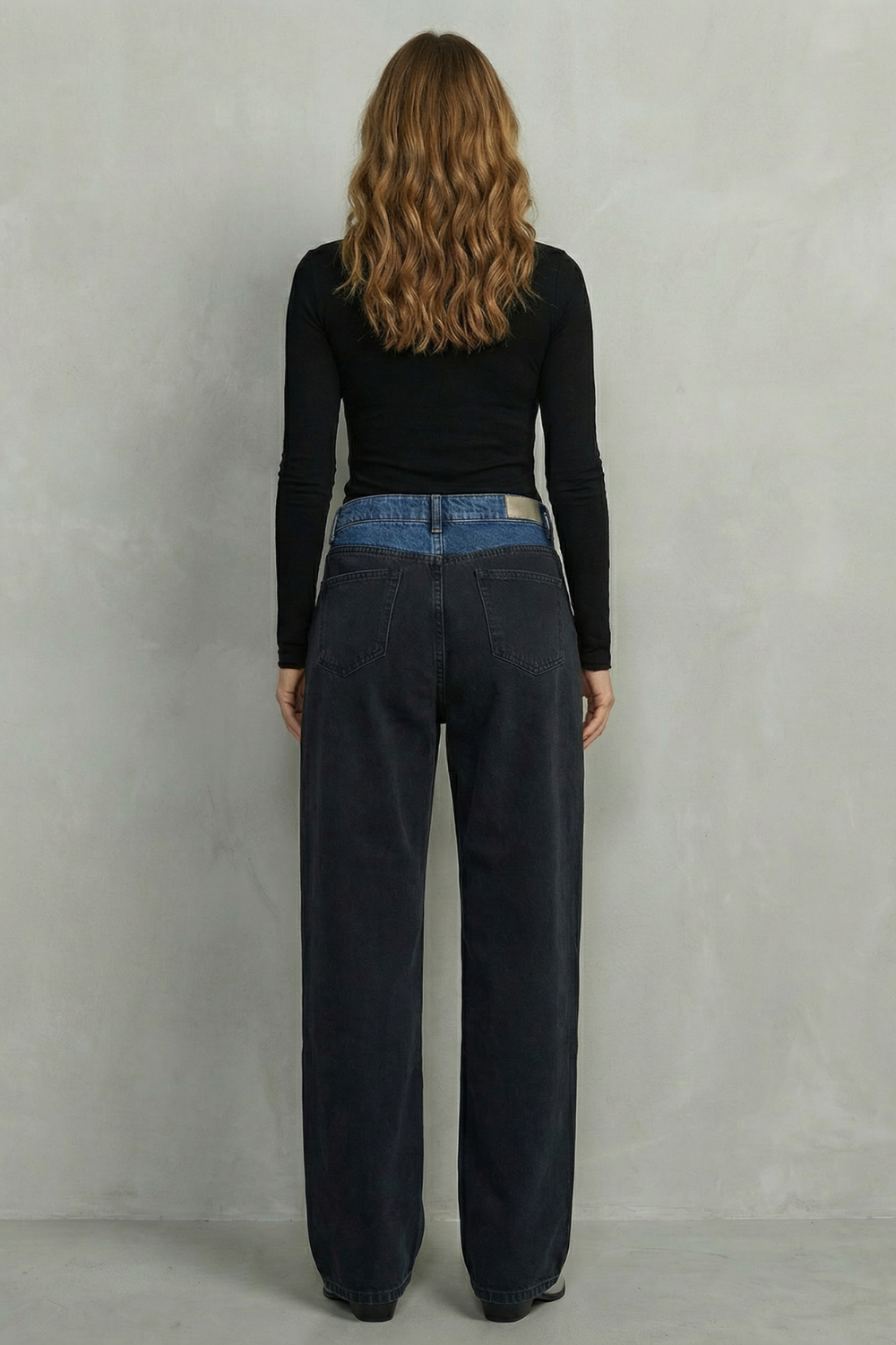 Noirelle – Calça jeans reta com detalhe de cós triplo