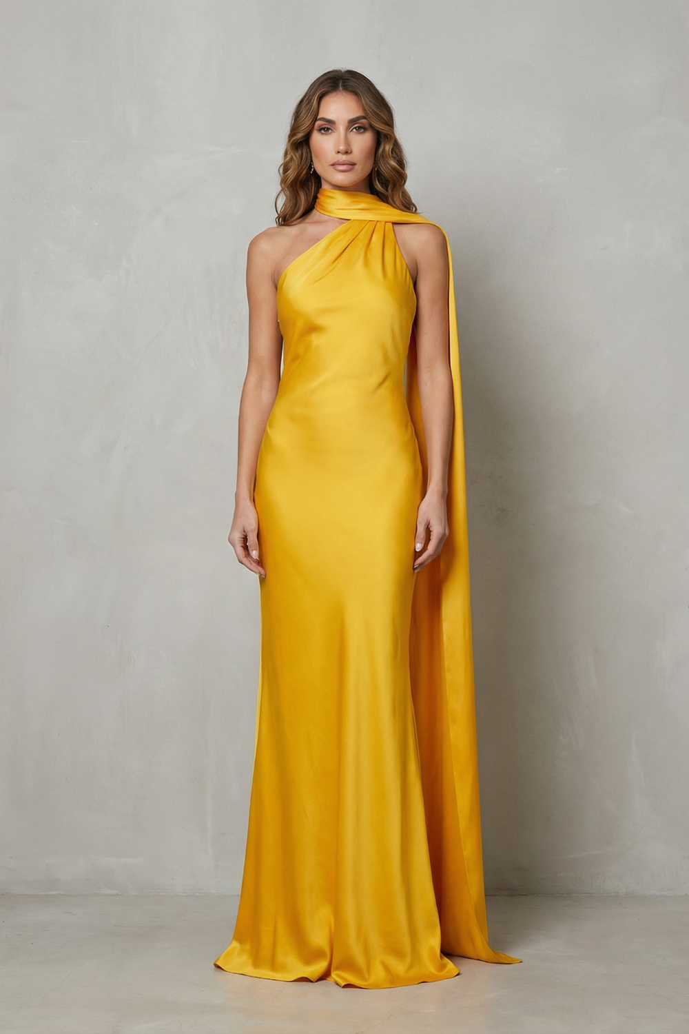 Orlianne – Decote drapeado em cascata – Vestido sereia em cetim