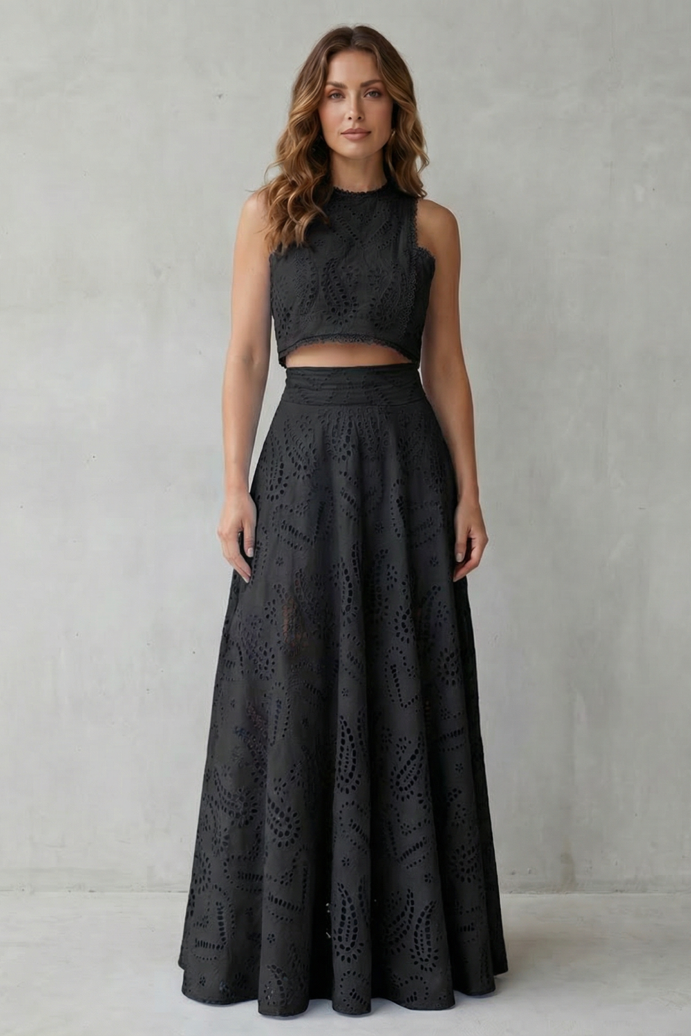 Parivelle – Elegância em renda bordada – Conjunto com saia