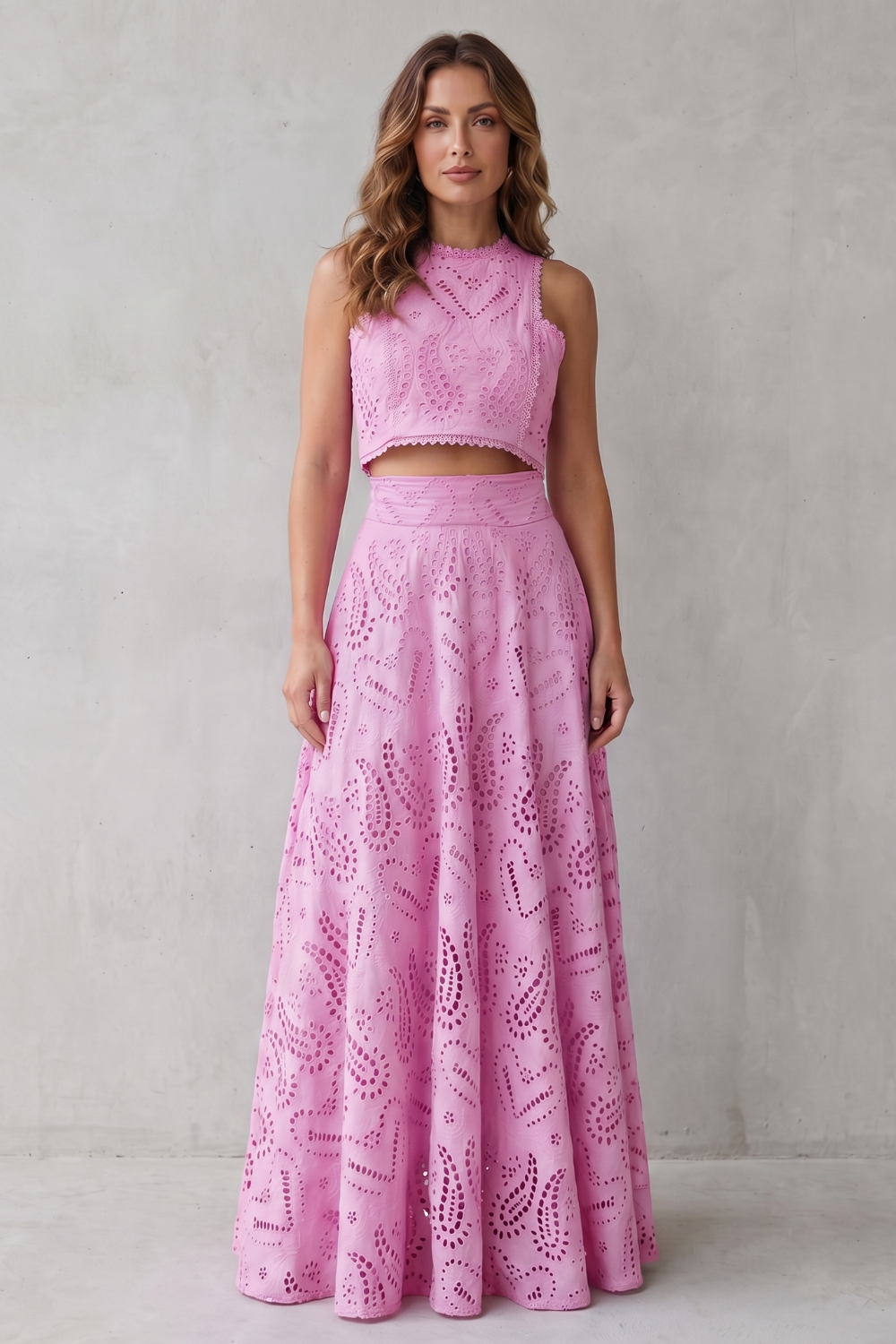 Parivelle – Elegância em renda bordada – Conjunto com saia