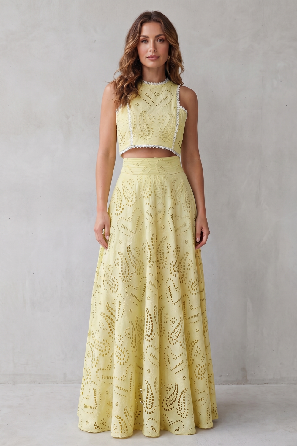 Parivelle – Elegância em renda bordada – Conjunto com saia