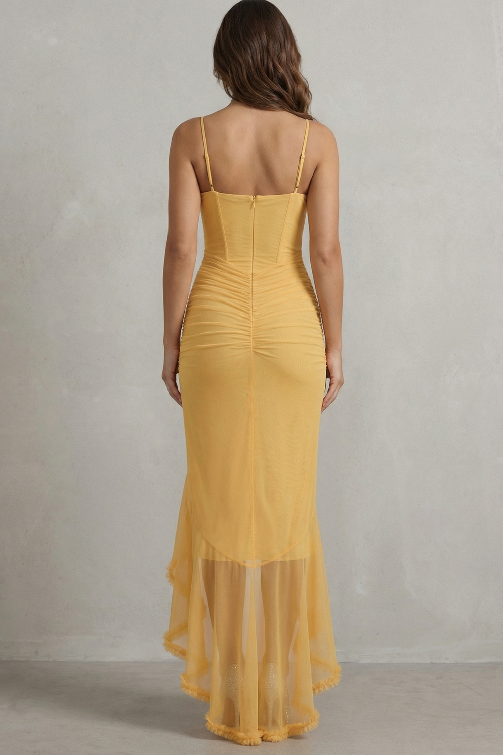 Phoebe – Charme feminino com babados – Vestido longo sleeveless assimétrico