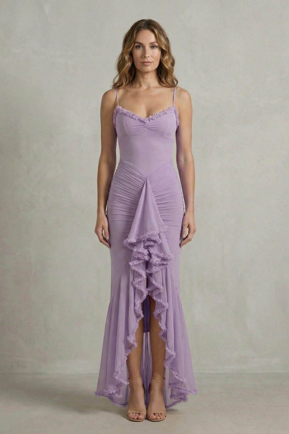 Phoebe – Charme feminino com babados – Vestido longo sleeveless assimétrico