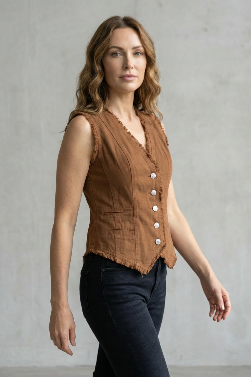 Ravelle – Colete Jeans com Botões e Efeito Destroyed – Peça Estilo Western