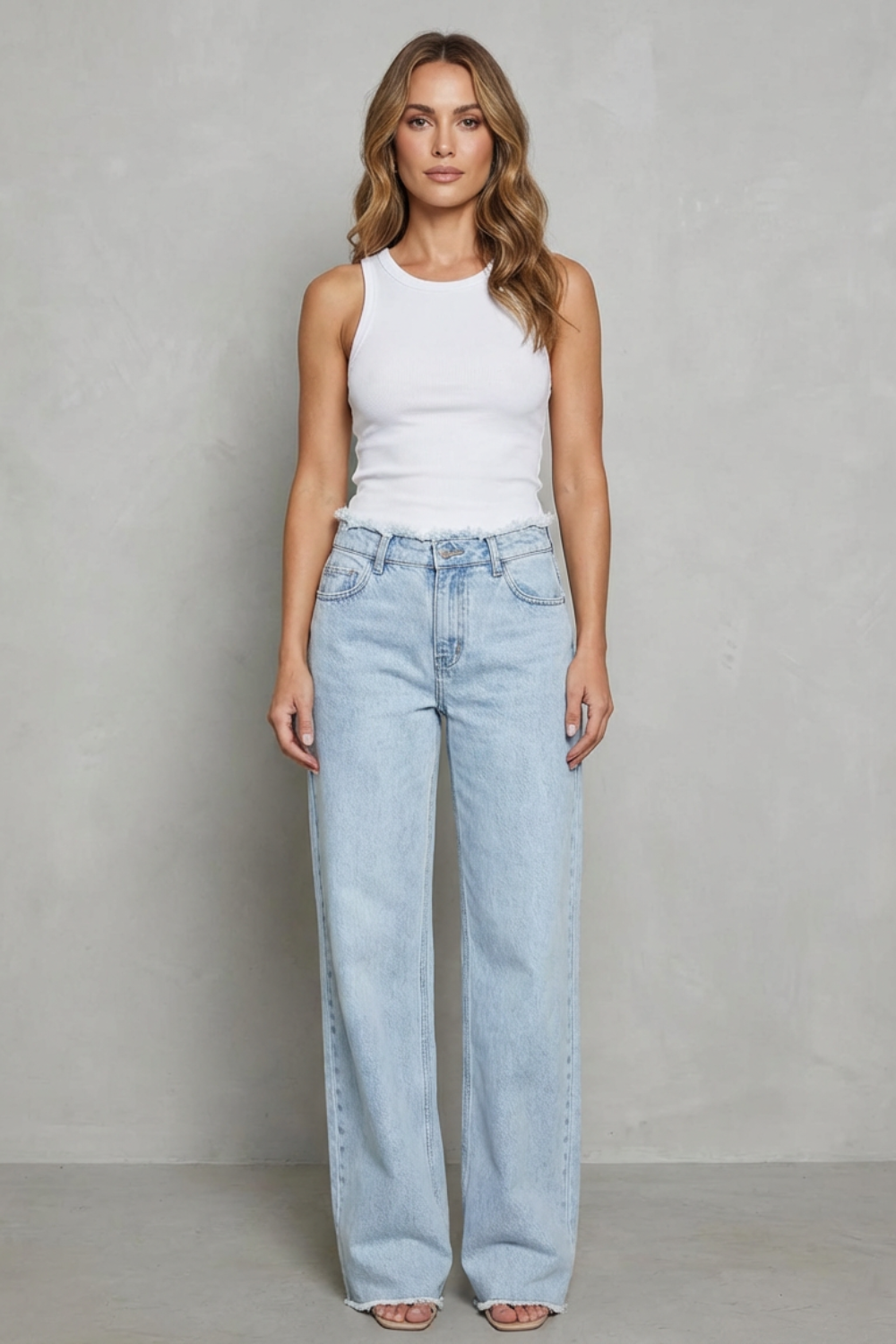 Rivazza – Detalhe de barra desfiada – Calça jeans pantalona cintura alta