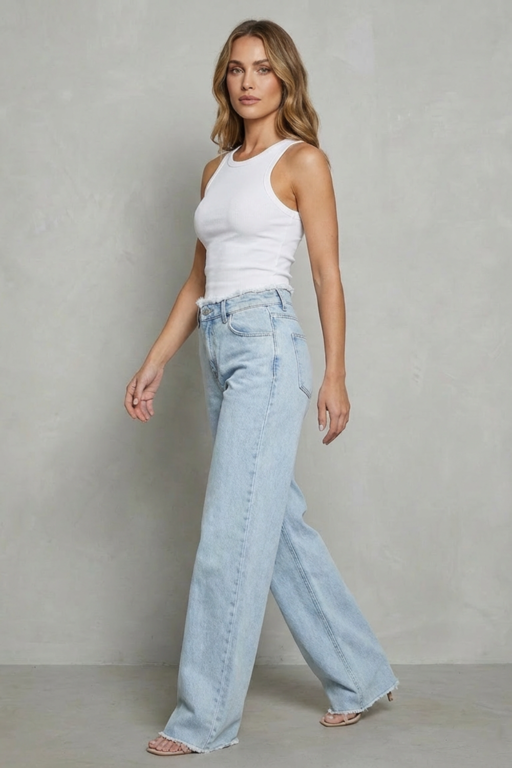 Rivazza – Detalhe de barra desfiada – Calça jeans pantalona cintura alta