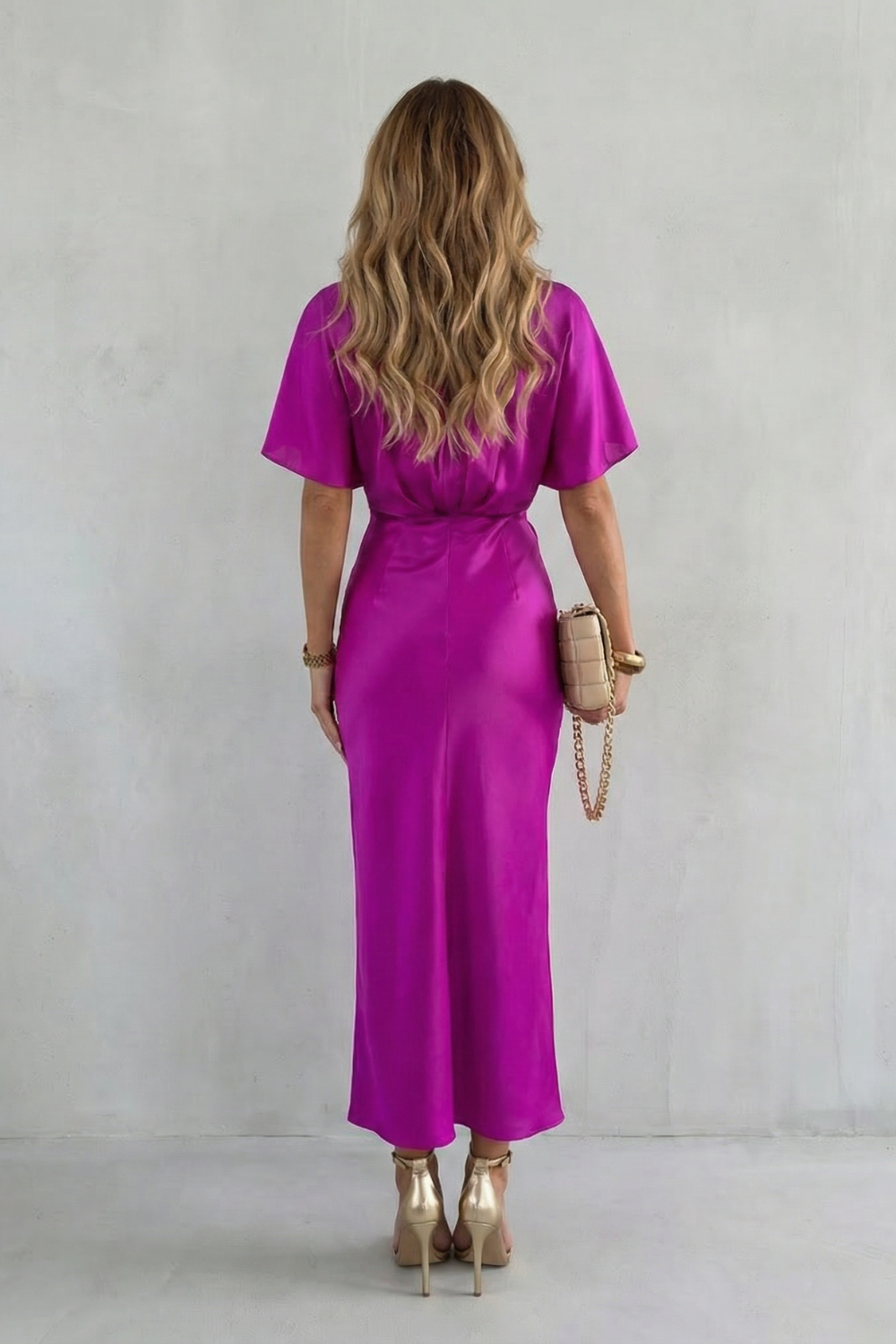 Satinéa – Elegância com cintura em nó – Vestido midi
