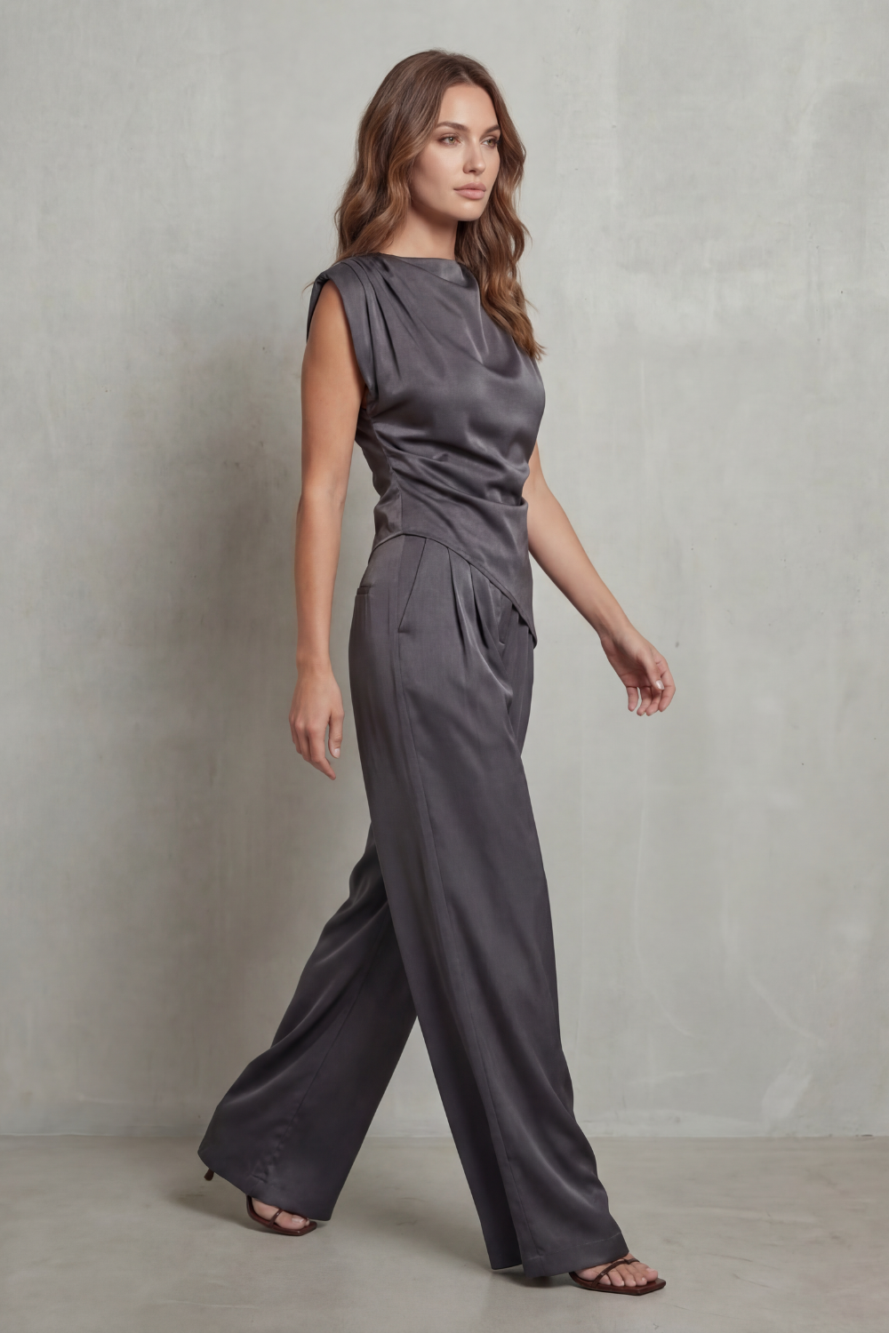 Selora – Detalhe de cintura drapeada – Conjunto de elegância casual