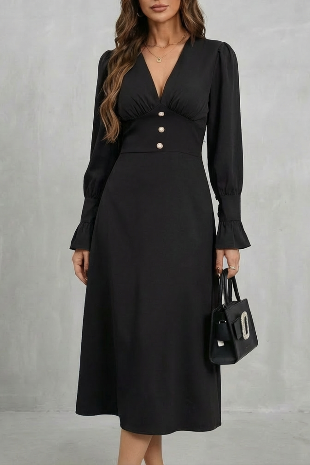 Serafina – Detalhe de botões perolados – Vestido midi chemise