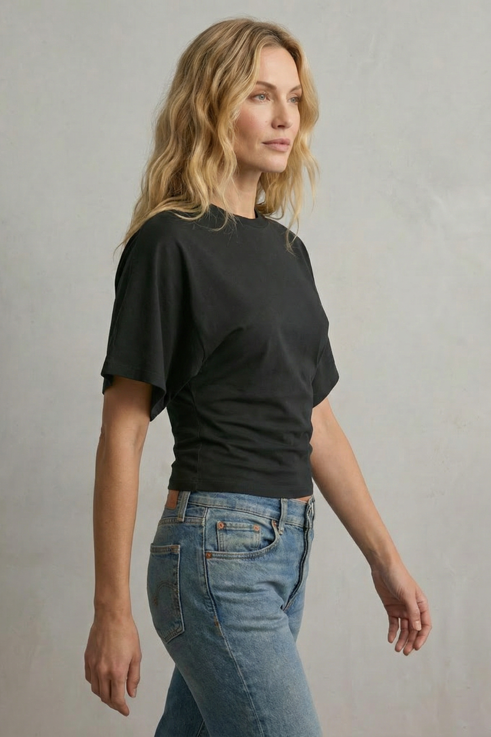 Seravelle – Elegância com cintura esculpida – Top cropped