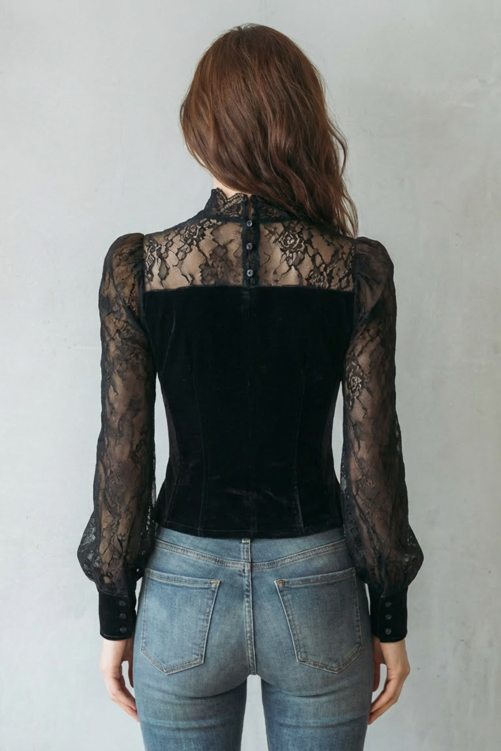 Serevine – Elegância com renda e veludo – Blusa justa de veludo