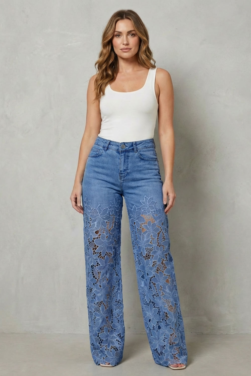 Solérine – Sobreposição de renda floral – Calça jeans pantalona