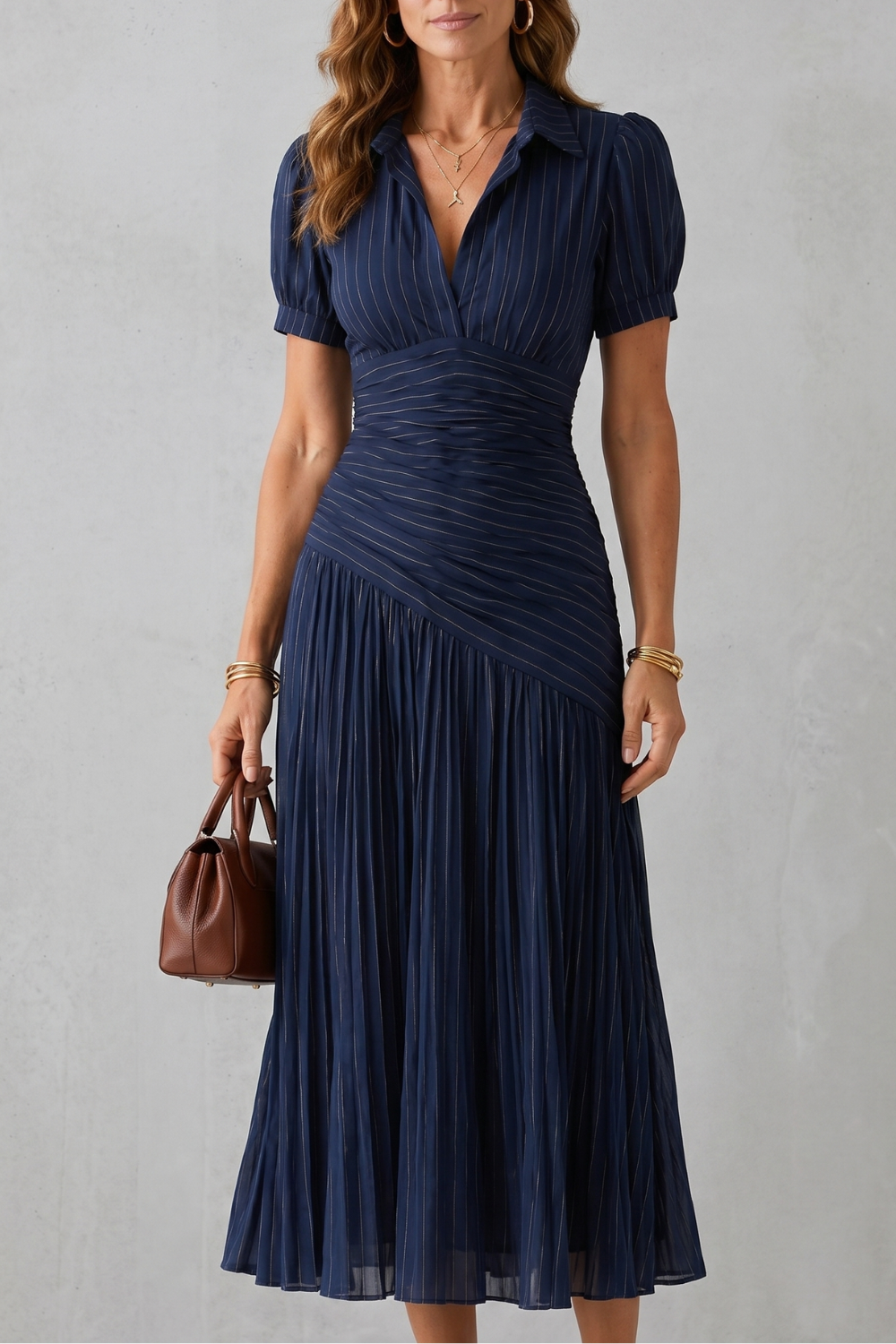 Theodelle – Refinamento na cintura plissada – Vestido midi
